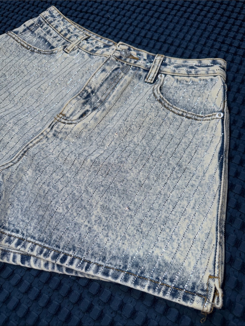 Rhinestone Studded Stonewashed NEW blue b. Delaney Denim Shorts Hi-Rise Large
